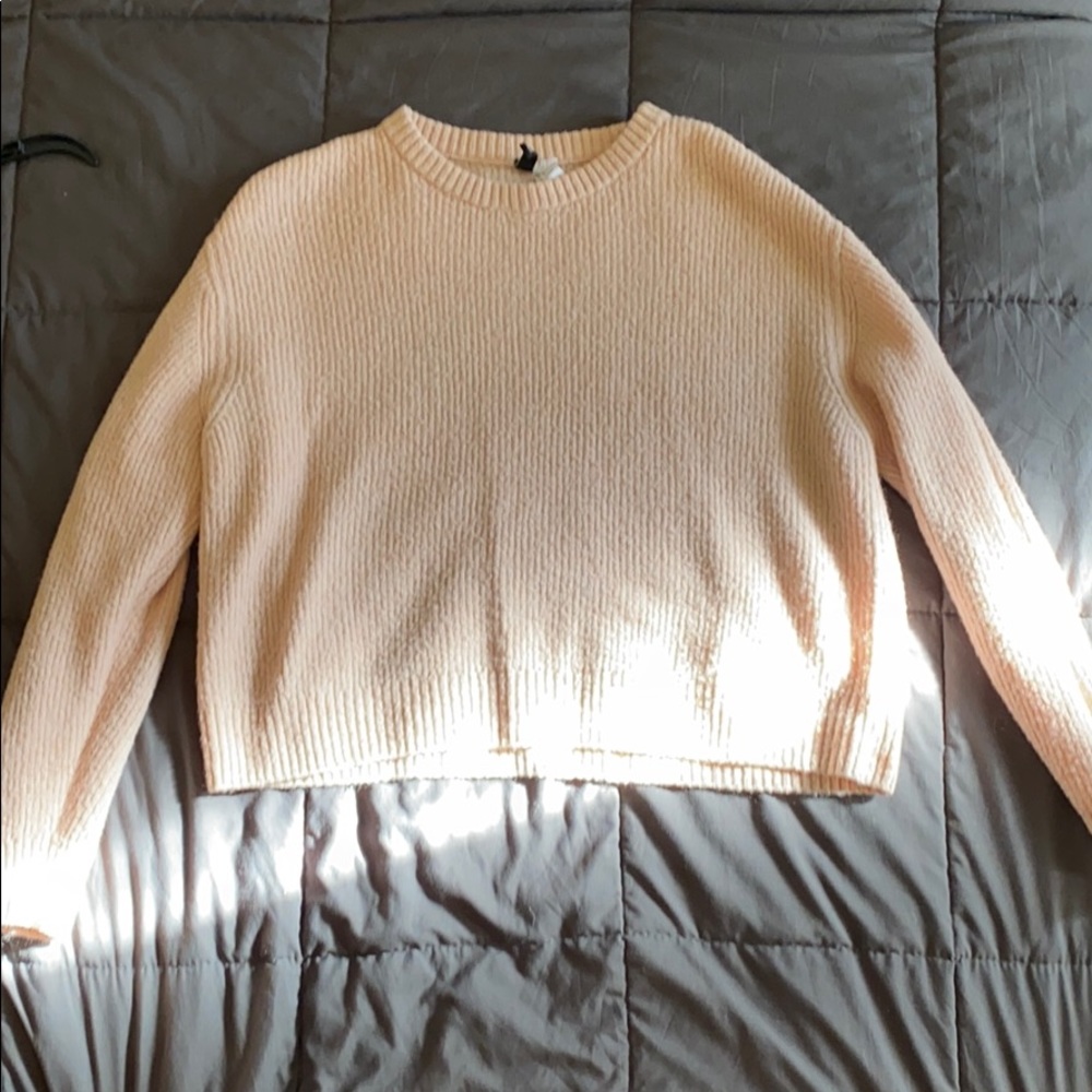 H&M light pink sweater